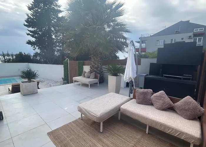 Sea View Luxury Penthouse With Sauna, Jacuzzi And Pool In Superior Apartament