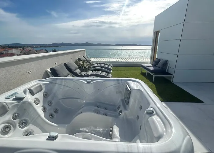 Sea View Luxury Penthouse With Sauna, Jacuzzi And Pool In Superior Apartament *